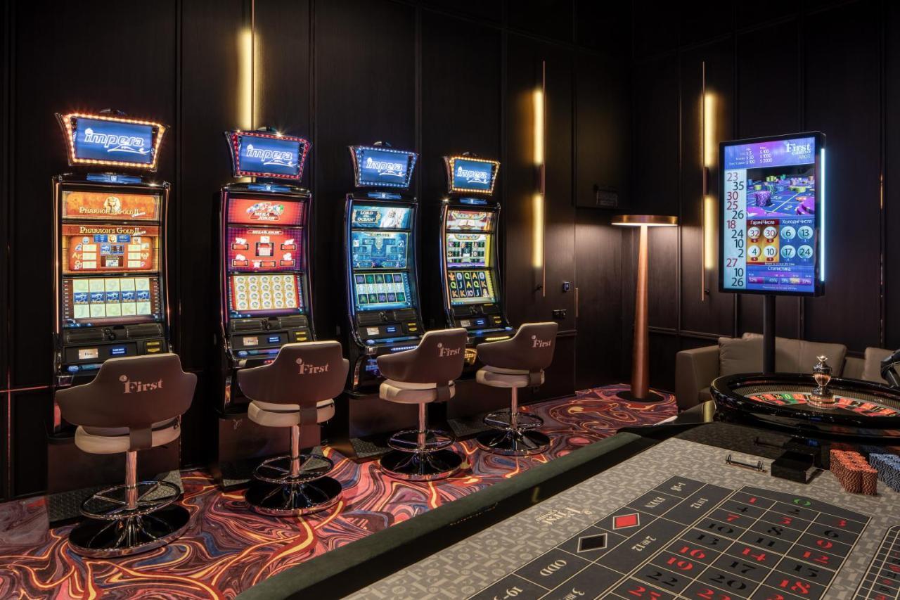 利沃夫大酒店 外观 照片 A casino in Macau