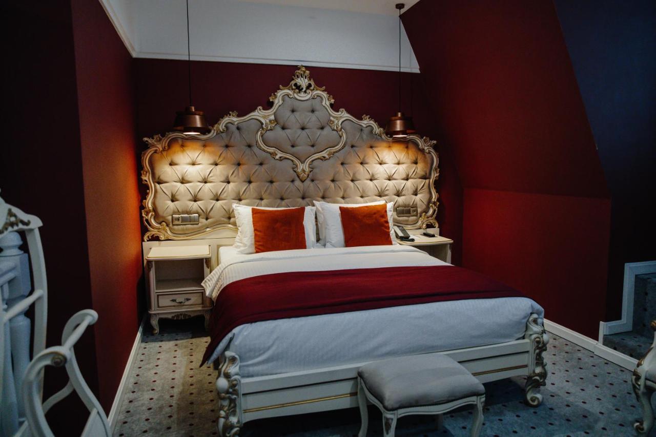 利沃夫大酒店 外观 照片 A bedroom at the hotel