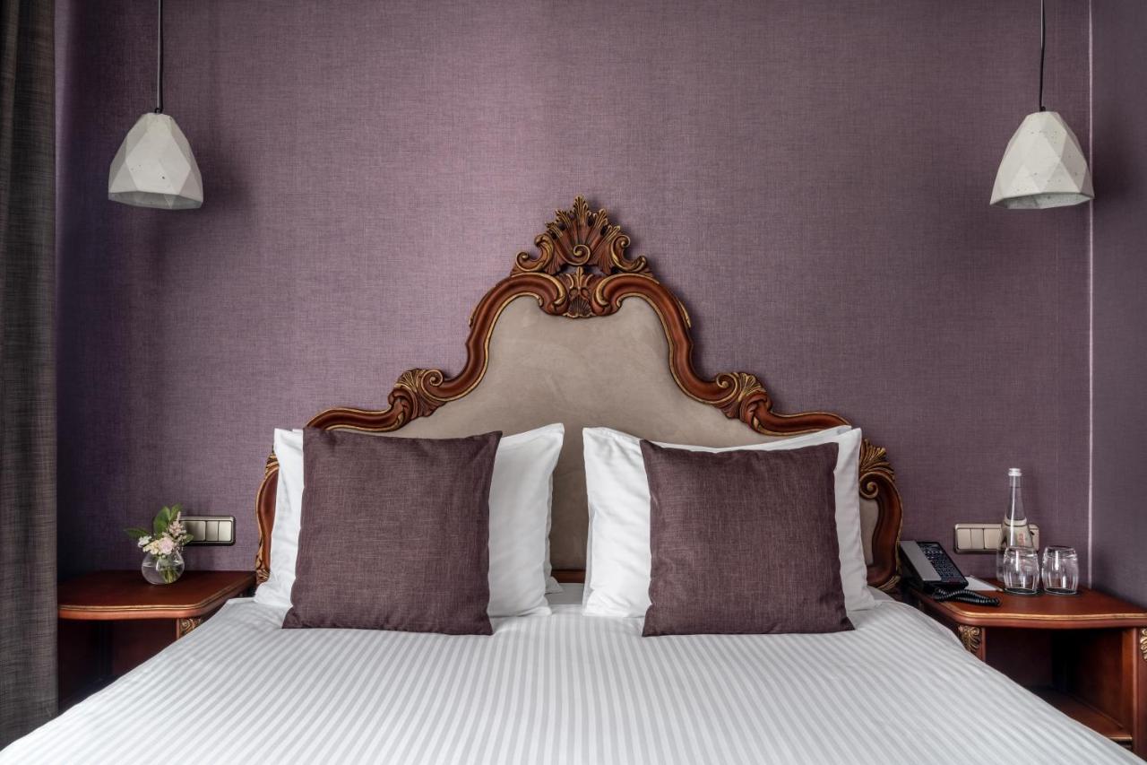 利沃夫大酒店 外观 照片 A bedroom at the hotel