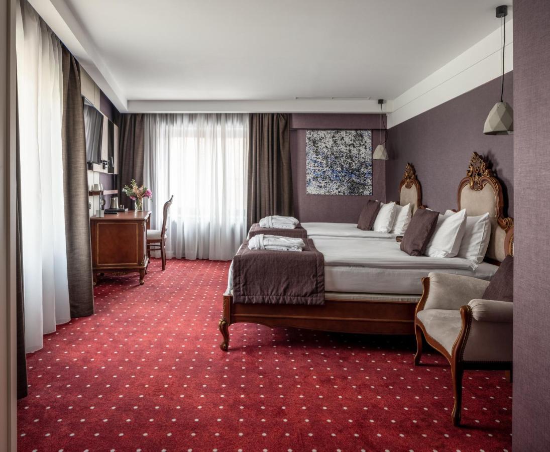 利沃夫大酒店 外观 照片 A room at the hotel