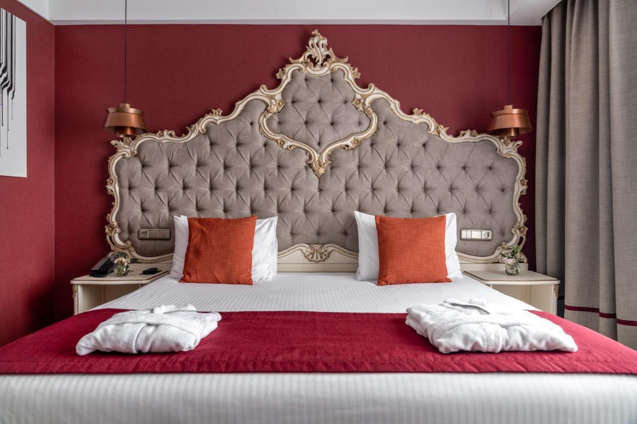 利沃夫大酒店 外观 照片 A bedroom at the hotel