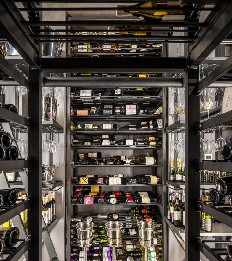 利沃夫大酒店 外观 照片 Wine cellar