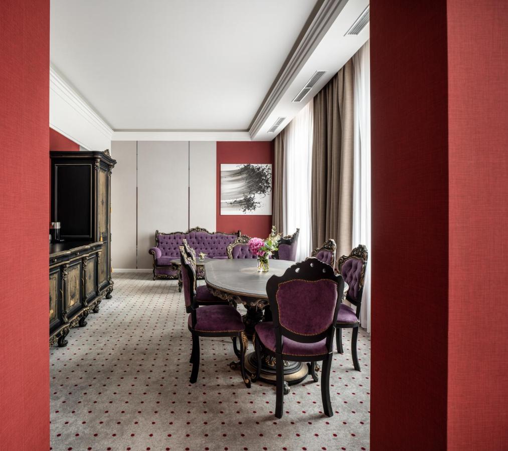 利沃夫大酒店 外观 照片 A suite at the hotel