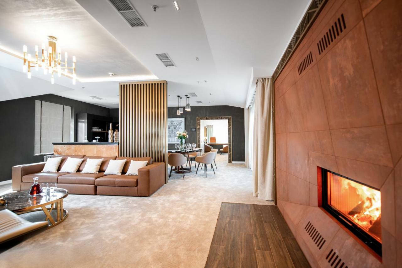 利沃夫大酒店 外观 照片 Interior of a house